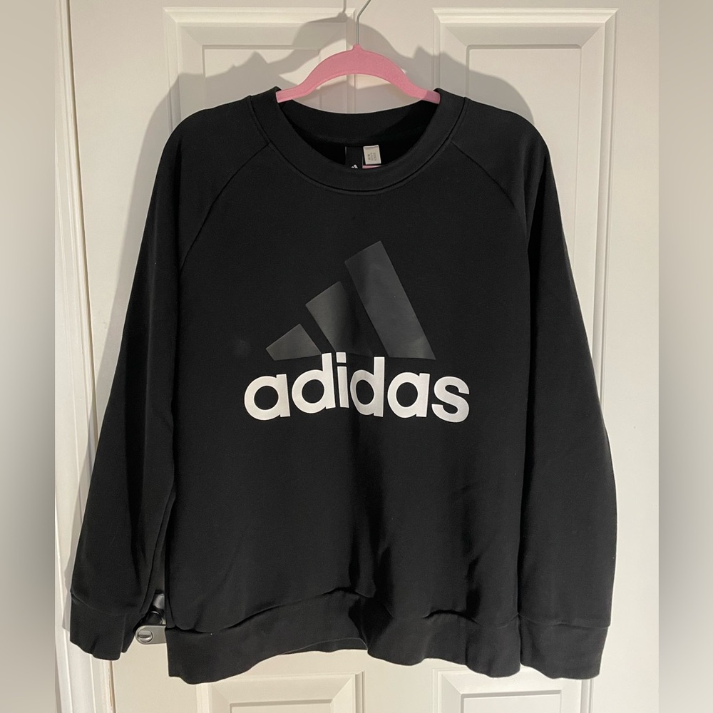 Women’s Adidas crewneck sweatshirt size M/L